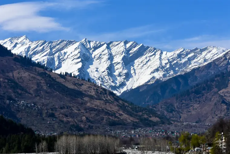 Snow peaks above the valley at Manali